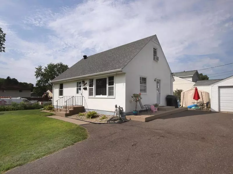 2297 Cowern PL E, North Saint Paul, MN 55109