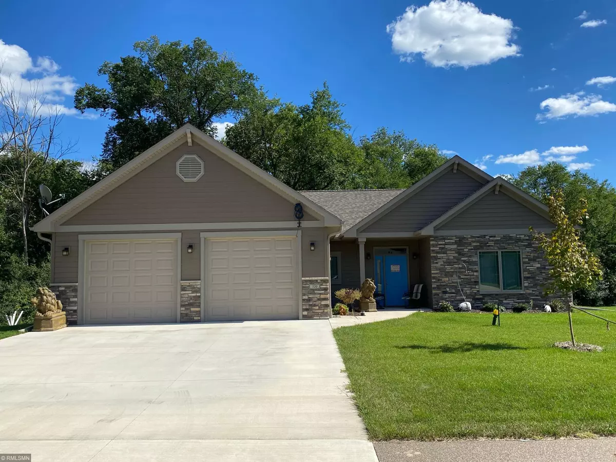 Cannon Falls, MN 55009,320 Larkspur LN