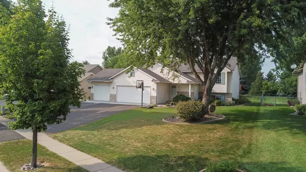 Chisago City, MN 55013,11008 Shoreline CT