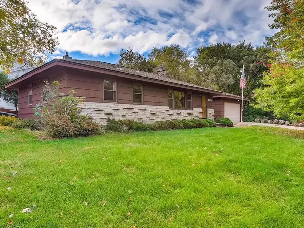 14809 Judicial RD, Burnsville, MN 55306