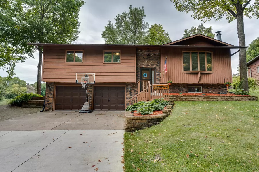 1223 Maple LN, Faribault, MN 55021