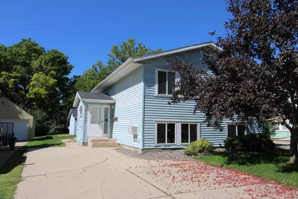 816 3rd ST SW, Willmar, MN 56201