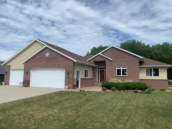 919 Sterling AVE, Worthington, MN 56187