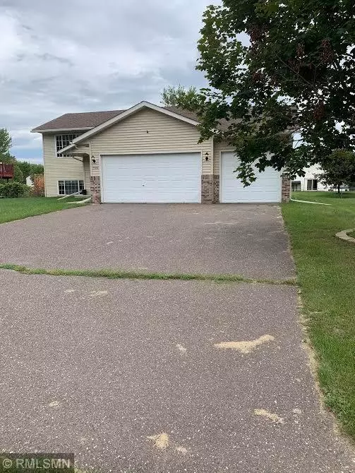 900 Marigold DR, Cambridge, MN 55008