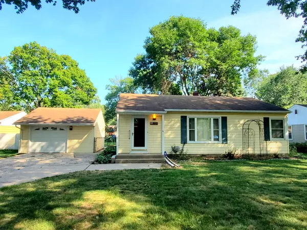 2952 Simpson ST, Roseville, MN 55113