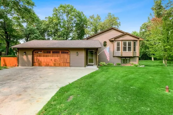 2535 E Rum River DR S, Cambridge, MN 55008