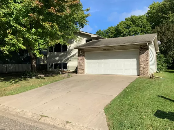 7572 Springbrook PLZ, Woodbury, MN 55125