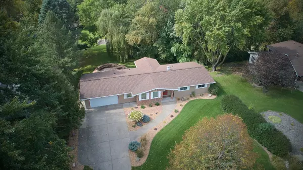 651 Sunset LN, Cambridge, MN 55008