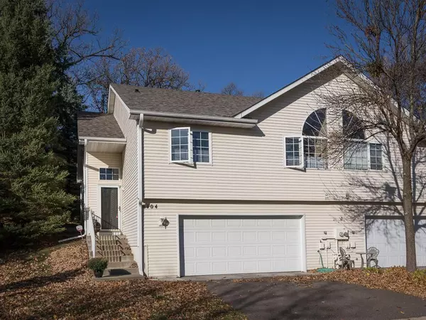 6104 Creek Line DR, Minnetonka, MN 55345