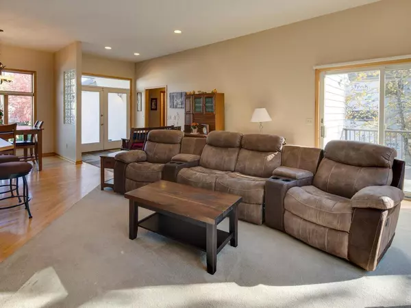 Chaska, MN 55318,1305 Wildflower LN