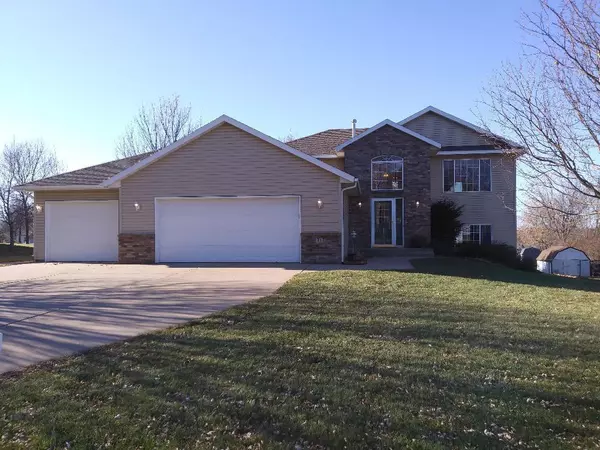 317 Pondview LN, Saint Joseph, MN 56374