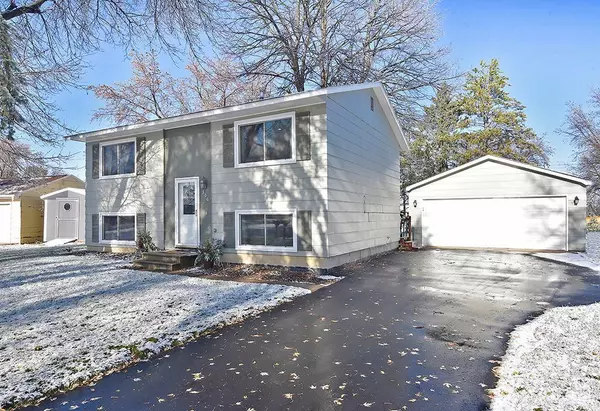 Owatonna, MN 55060,306 Woodland DR