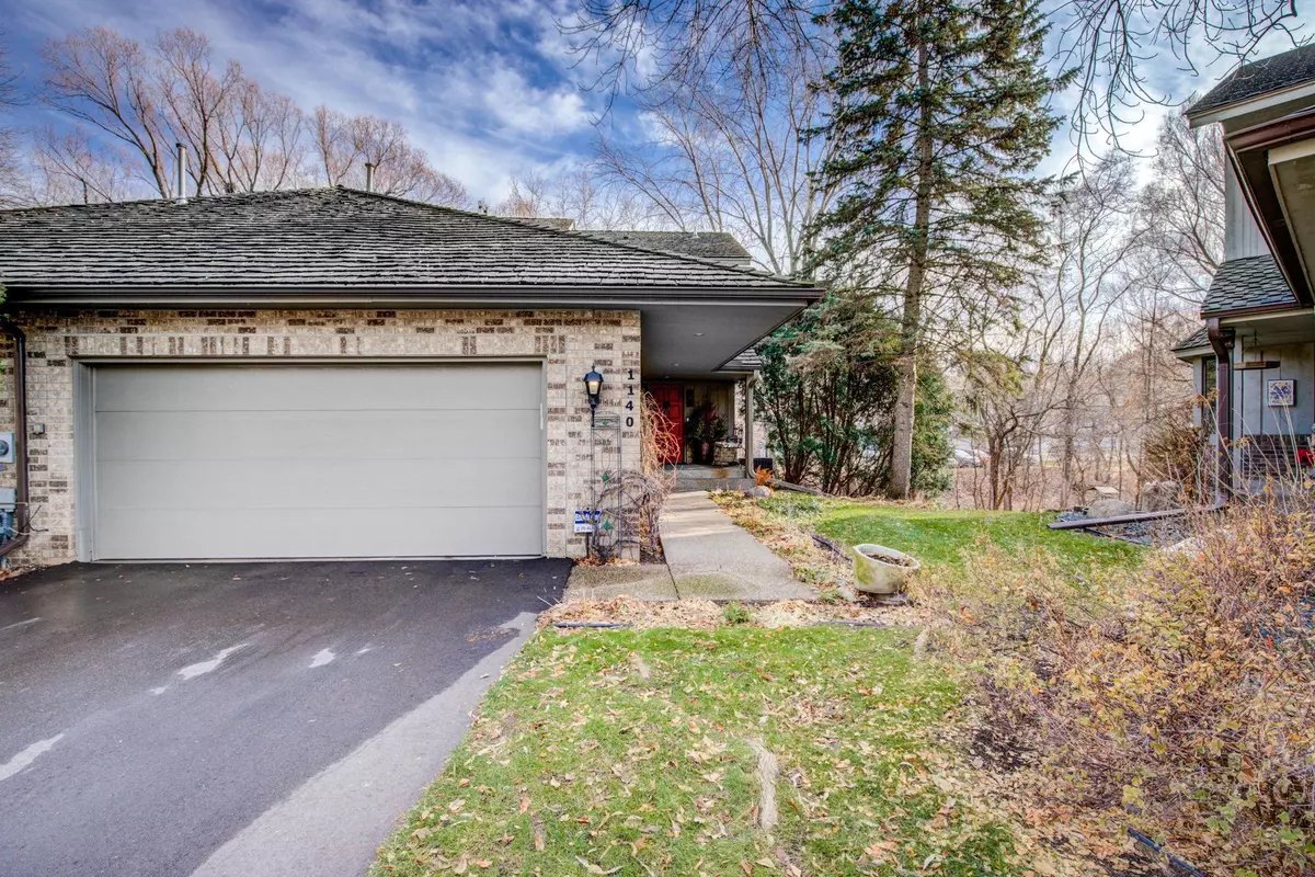 Wayzata, MN 55391,1140 Hollybrook DR