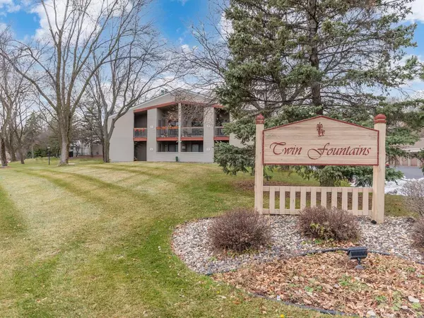 350 Shelard Pkwy #211, Saint Louis Park, MN 55426