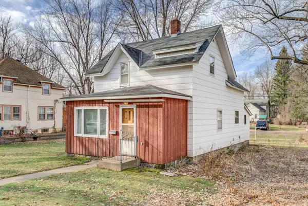 417 N 4th ST, River Falls, WI 54022