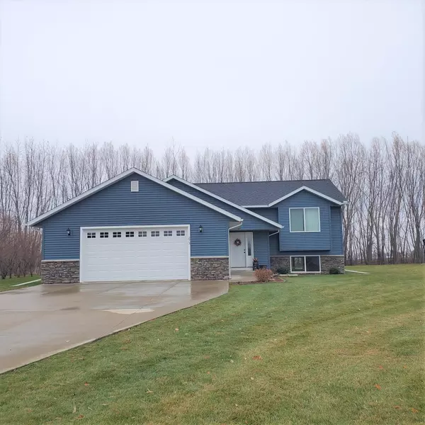 273 Maple Ridge DR, Henderson, MN 56044