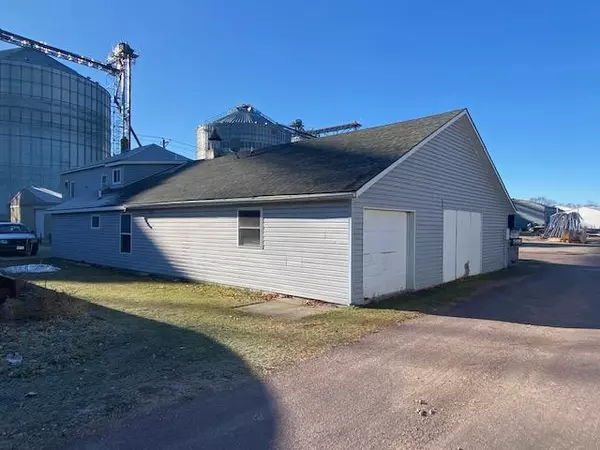 Redwood Falls, MN 56283,303 E Tin ST