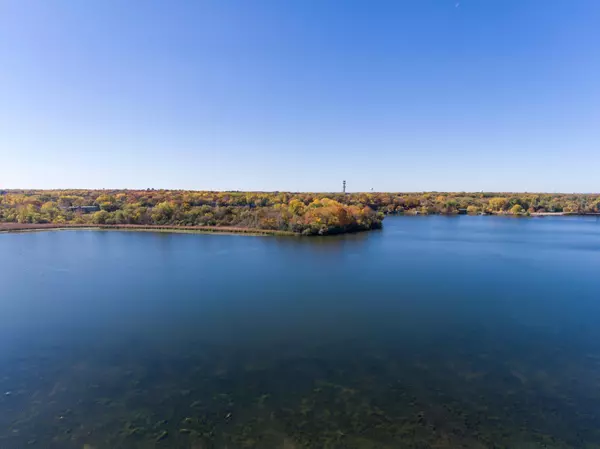 Medicine Lake, MN 55441,157 Peninsula RD