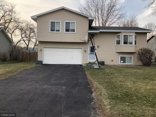 8233 Sierra Pkwy, Brooklyn Park, MN 55444