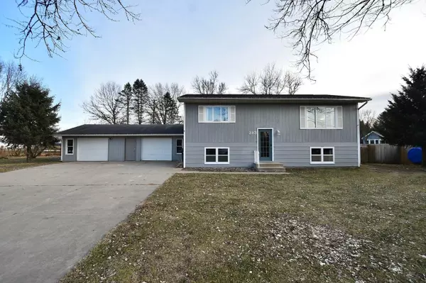 313 Parkview CIR, Zumbrota, MN 55992