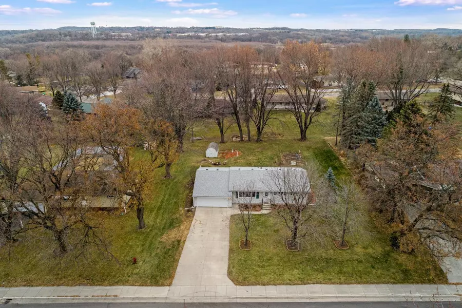 1491 Glynview TRL, Faribault, MN 55021