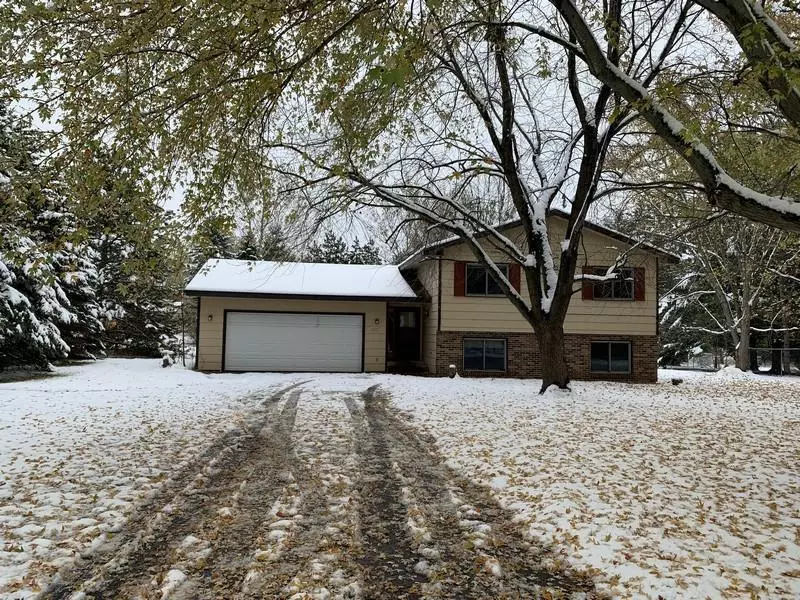 5827 Red Fox RUN, North Branch, MN 55056