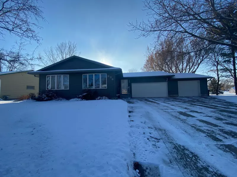 936 Lilac DR, Sauk Centre, MN 56378