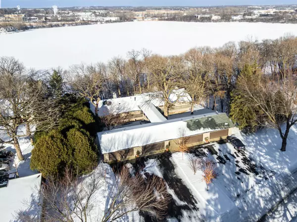 3 Hazeltine Estate, Chaska, MN 55318