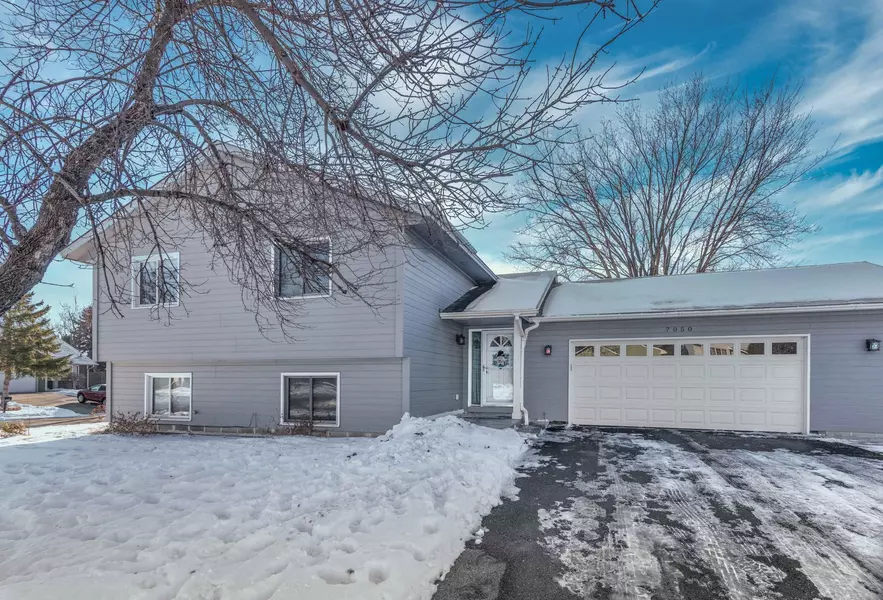 7050 Upper 157th ST W, Apple Valley, MN 55124