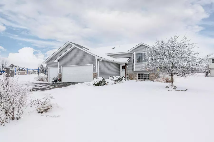 29541 Shoreview CIR, Lindstrom, MN 55045