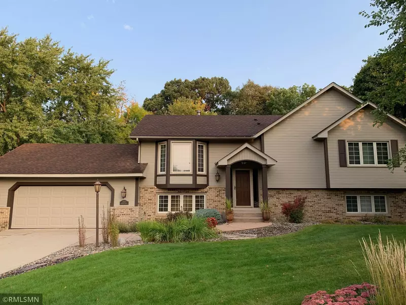 1500 Rushmore DR, Burnsville, MN 55306