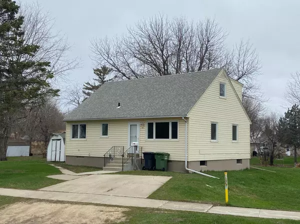 725 8th AVE, Worthington, MN 56187