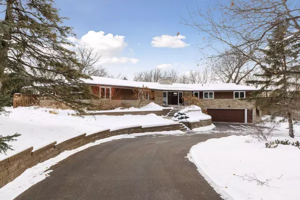 2170 Lower Saint Dennis RD, Saint Paul, MN 55116