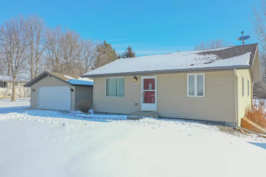 1717 Maple DR SE, Alexandria, MN 56308