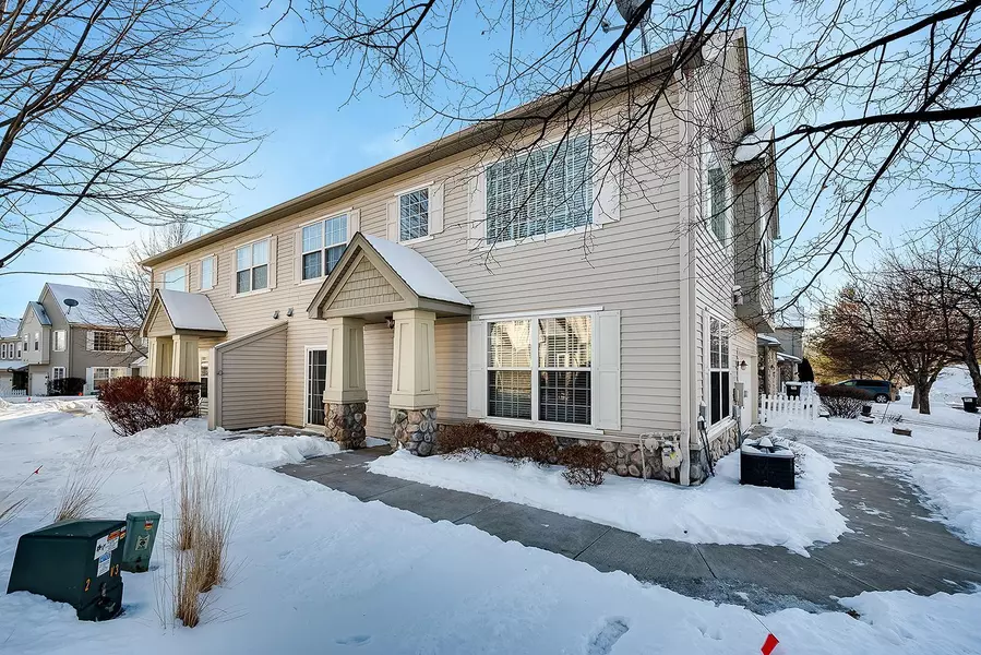 7721 Coneflower Curve S, Chanhassen, MN 55317