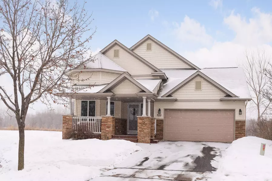 723 7th ST, Chaska, MN 55318