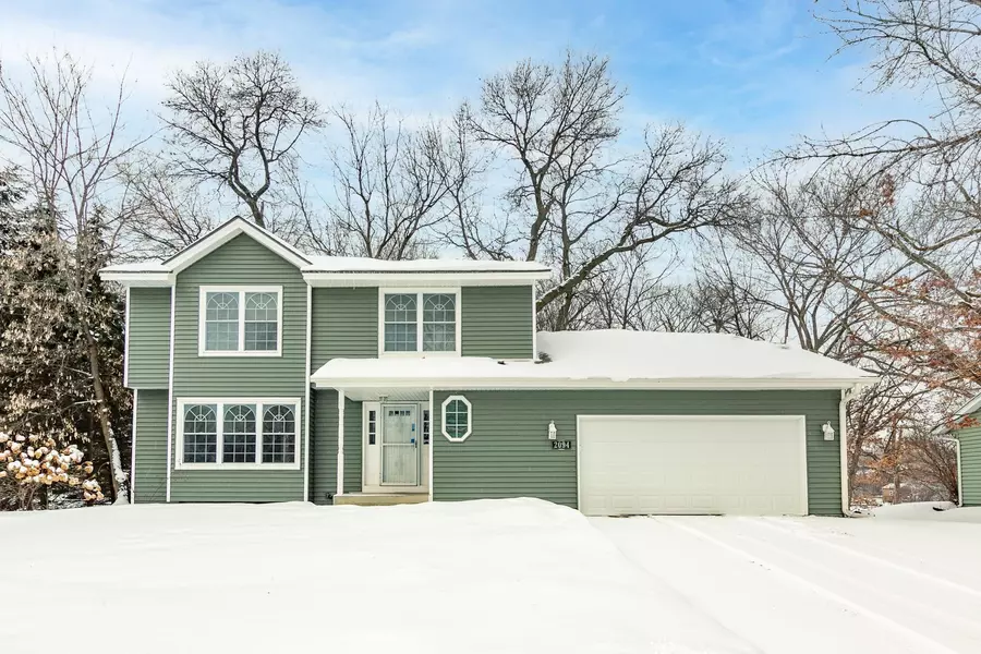 2094 Heath AVE N, Oakdale, MN 55128