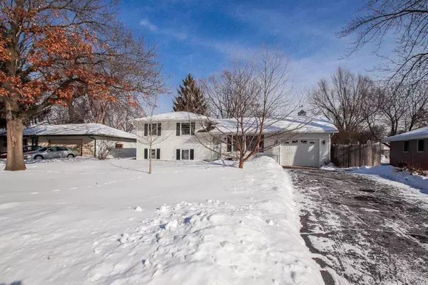 133 Strese LN, Apple Valley, MN 55124