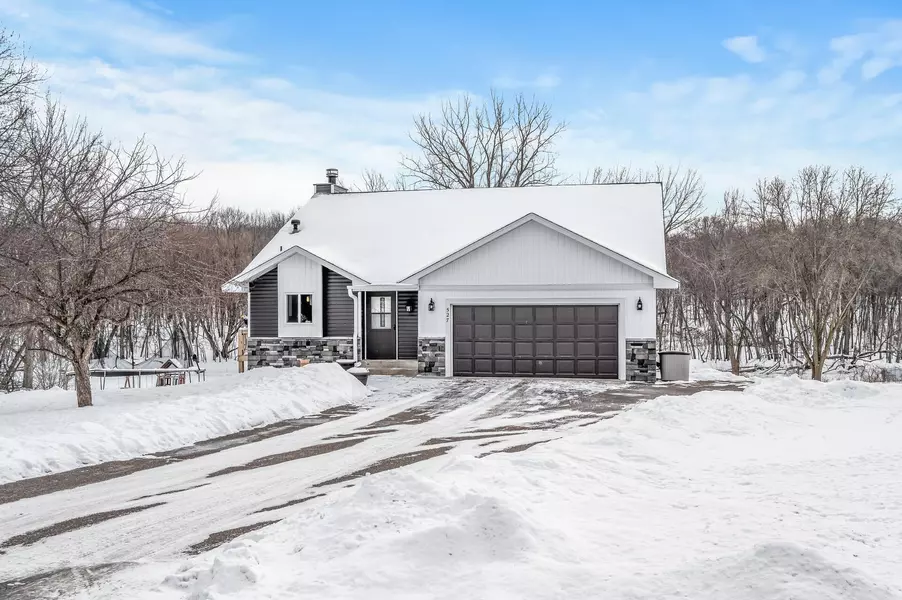 527 Overlook CIR, Hanover, MN 55341