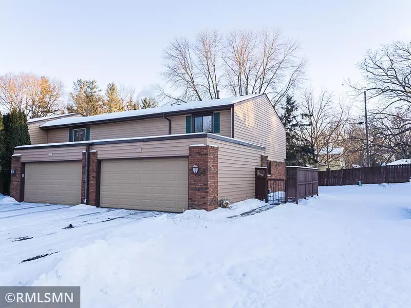 4789 Spring CIR, Minnetonka, MN 55345