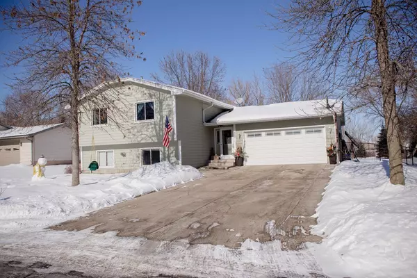 505 Casper CIR, Norwood Young America, MN 55368