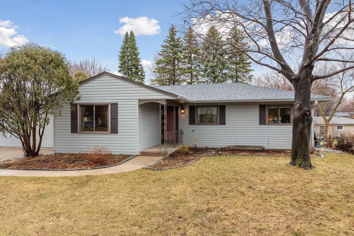 Eagan, MN 55122,2073 Jade LN