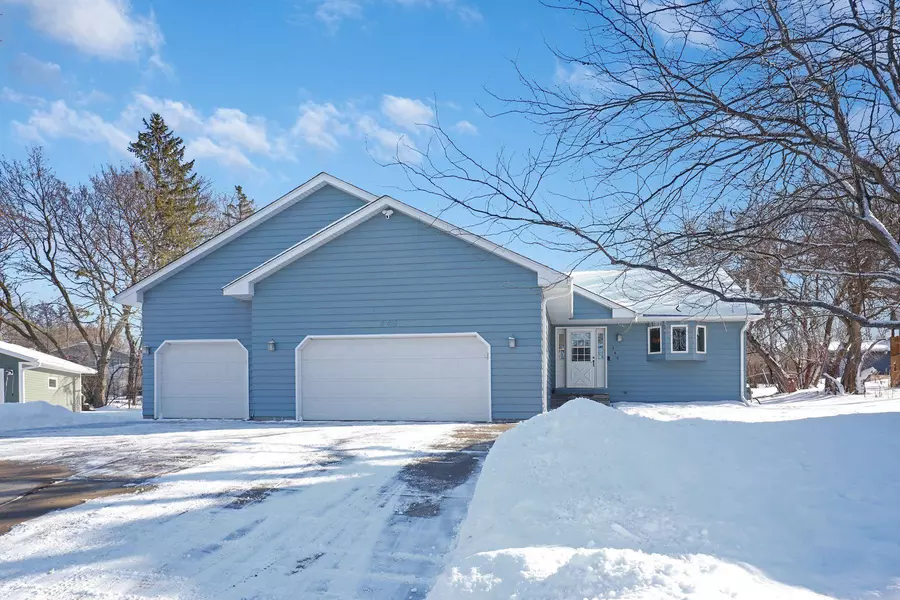 340 10th ST, Howard Lake, MN 55349