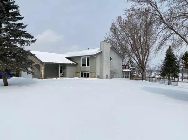 5728 Meadowview DR, White Bear Lake, MN 55110