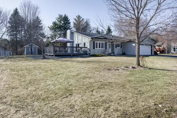 9951 Ives LN N, Maple Grove, MN 55369