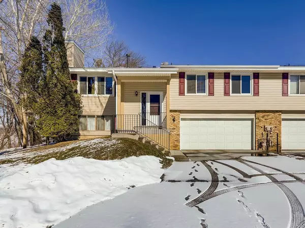 3825 Laurel CT, Eagan, MN 55122