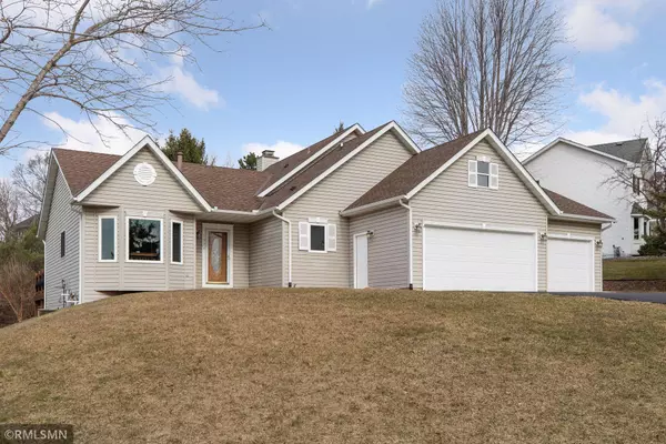 2374 Whitefield DR, Woodbury, MN 55125