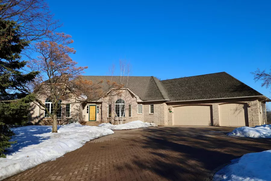 814 Mayflower CT, Northfield, MN 55057