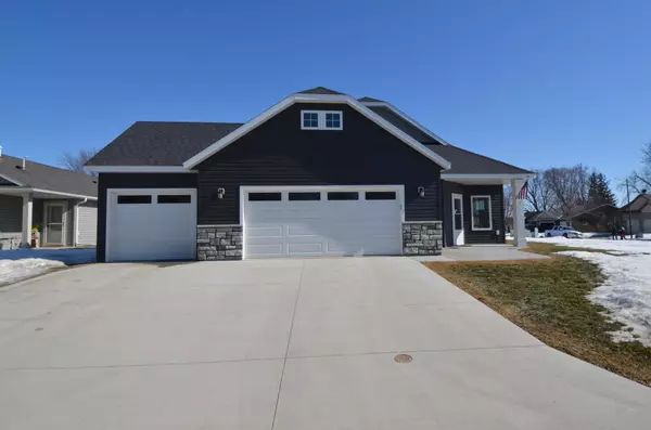 234 Golden Bear LN, Zumbrota, MN 55992