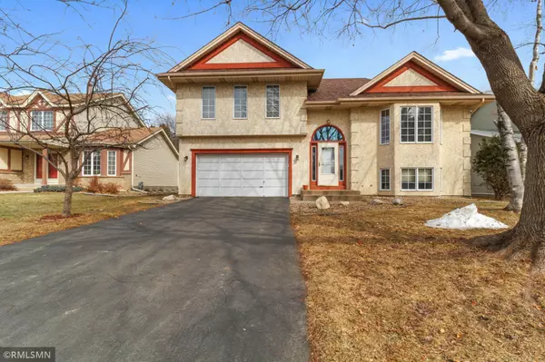 8632 Seasons CT, Woodbury, MN 55125